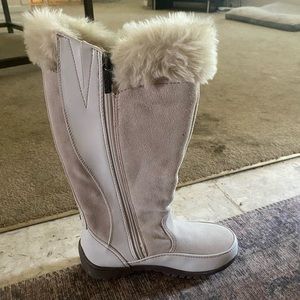 Winter snow boots with tag -Never worn
